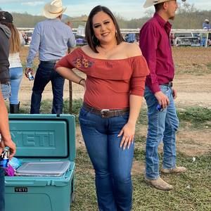 Meet your Posher, Mayra